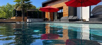 MAGNIFICENT VILLA, heated swimming pool, close to the DORDOGNE beaches.