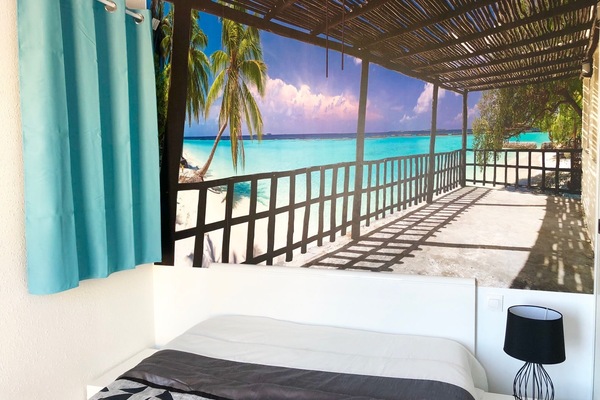 1 habitación, tabla de planchar con plancha, cuna de viaje y wifi