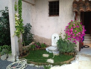 Property grounds - Large, quiet house on large plot with swimming pool Promo 3rd SEM of August (CHANDOLAS)