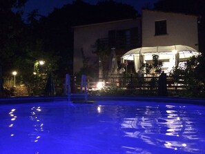 Outdoor pool - Large, quiet house on large plot with swimming pool Promo 3rd SEM of August (CHANDOLAS)