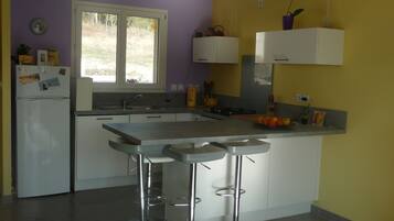 Réfrigérateur, four, plaque de cuisson, lave-vaisselle