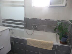 Bathtub, hair dryer, towels