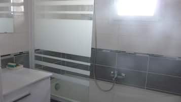 Bathtub, hair dryer, towels