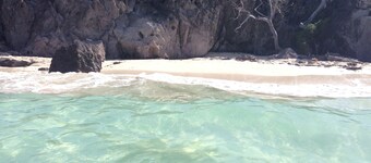 BEAUTIFUL FURNISHED TOURISTIC (T3 DAUPHIN), QUIET IN THE SOUTH NEAR THE BEACHES BEAUTIFUL