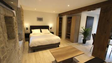 Coffres-forts dans les chambres, fer et planche Ă repasser