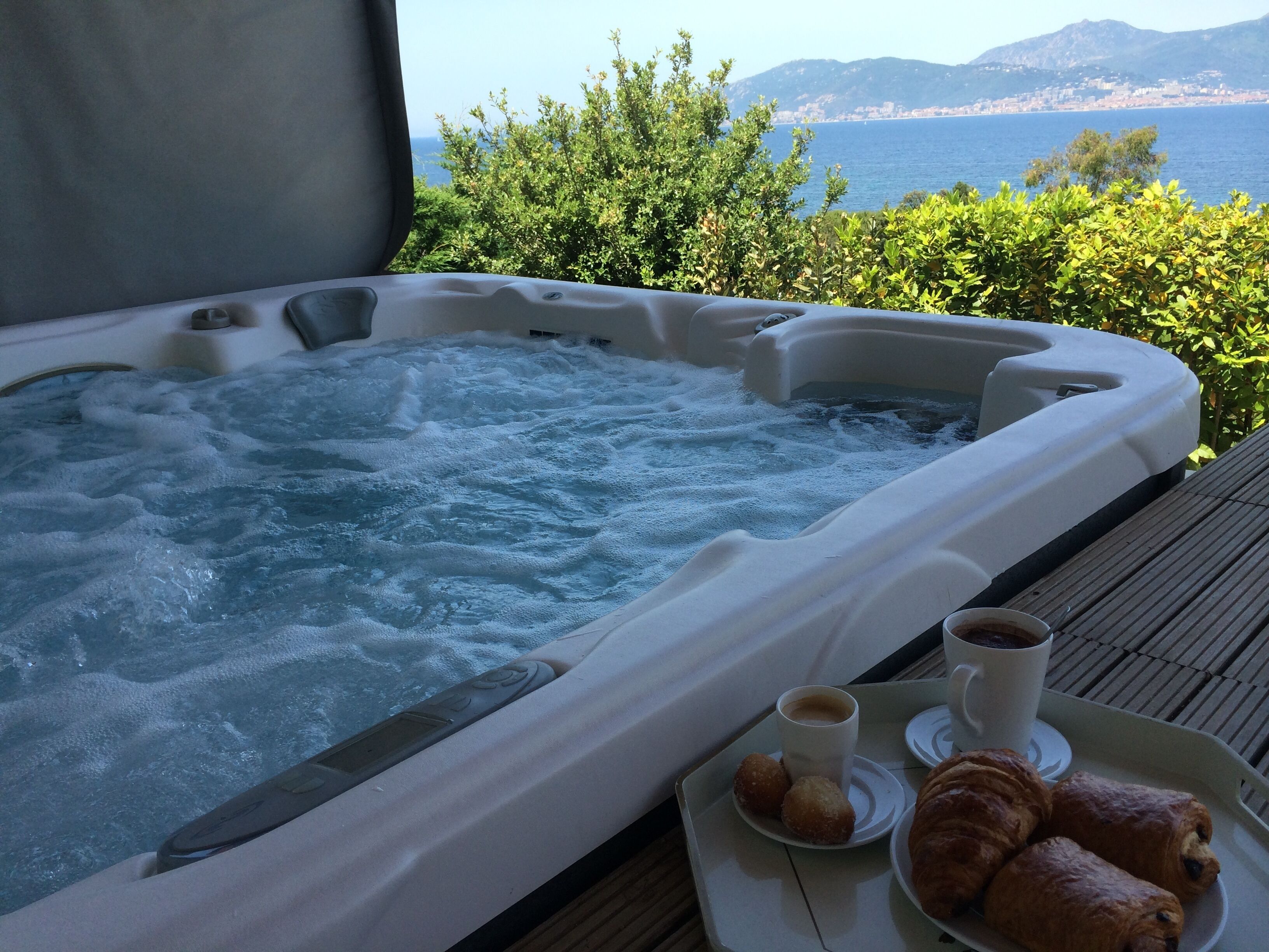 Bain à remous extérieur