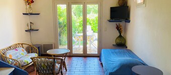 Air-conditioned rental, swimming pool, fenced garden, dogs accepted, wifi, parking