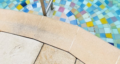 Air-conditioned rental, swimming pool, fenced garden, dogs accepted, wifi, parking