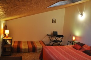 4 habitaciones, tabla de planchar con plancha, cuna de viaje y wifi