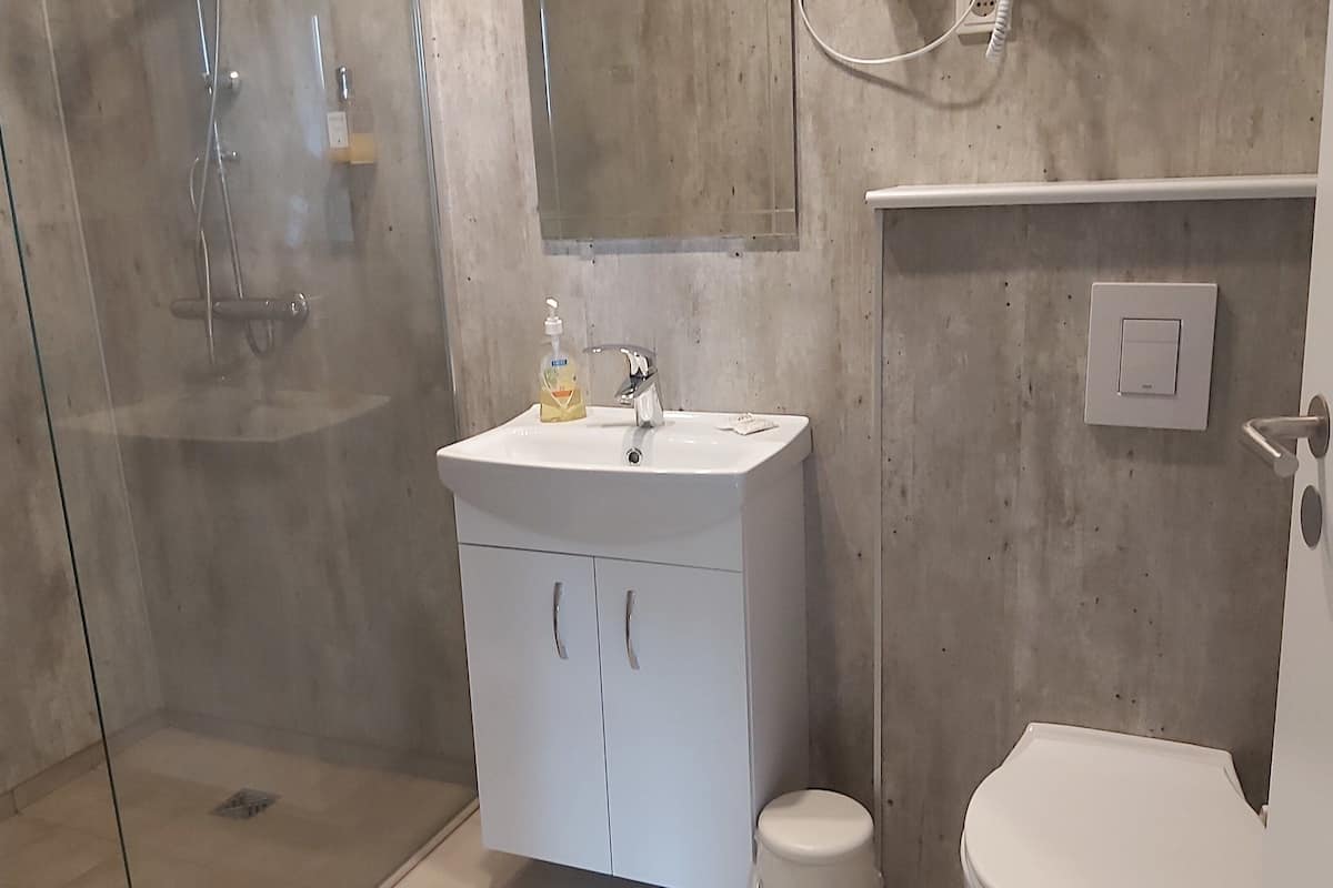 superior triple room, private bathroom | bathroom | shower, free toiletries, hair dryer, towels