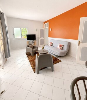 Living area - Superb accommodation in a green location with private pool. (Sainte Anne)