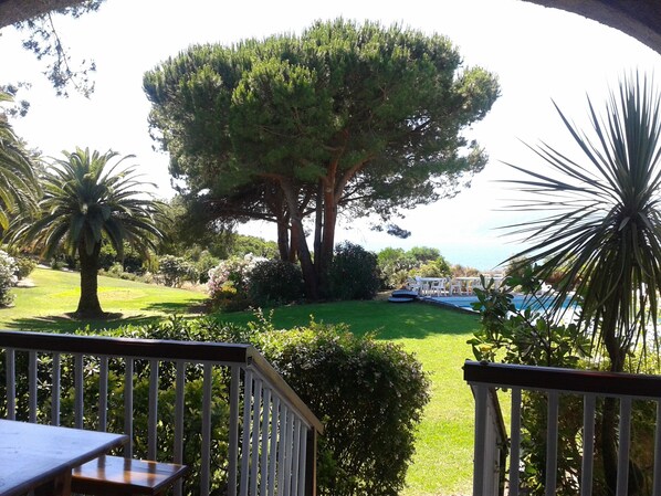 Property grounds - PAVILION - 6 PEOPLE - 110m² with terrace and view of the Gulf of Ajaccio (Grosseto-Prugna)
