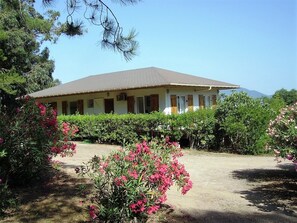 Exterior - PAVILION - 6 PEOPLE - 110m² with terrace and view of the Gulf of Ajaccio (Grosseto-Prugna)