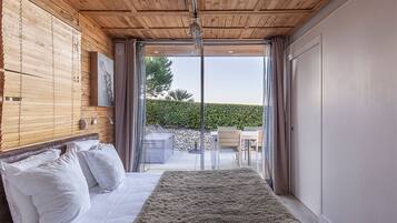 2 quartos, ferros/tábuas de passar roupa, berço de viagem