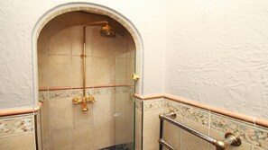 Ensemble baignoire-douche, baignoire à remous