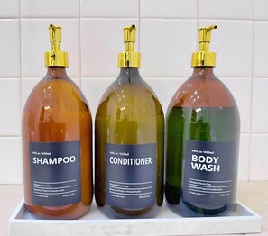 花灑/浴缸組合、風筒、提供毛巾、番梘