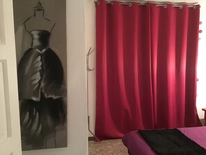 2 bedrooms, iron/ironing board, free WiFi - very nice apartment, 150m from the sea, spacious, close to a beautiful pine forest, quiet (Escala)