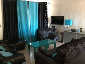 Smart TV, stereo - very nice apartment, 150m from the sea, spacious, close to a beautiful pine forest, quiet (Escala)