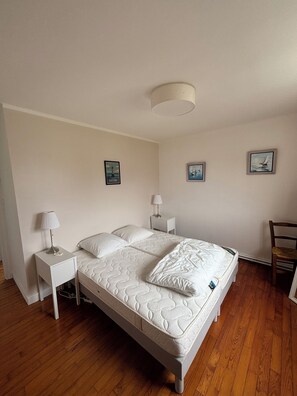 3 bedrooms, iron/ironing board, travel cot, free WiFi