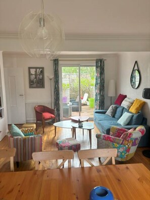 Televisión, libros y estéreo