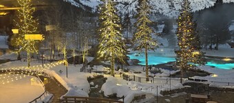 Offres!resort @ squawcreek 4 étoiles Commodités SKI In / out / Piscine, spa, h20slide, fun!