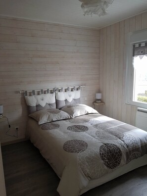 2 Schlafzimmer, Bügeleisen/Bügelbrett, Reisekinderbett, Bettwäsche