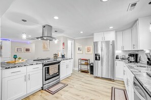 Fridge, microwave, oven, stovetop - The Grand Ranch: Luxe 6-Bedroom Escape with Gazebo & Moonlit Movie Nights (Raleigh)