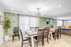Dining - The Grand Ranch: Luxe 6-Bedroom Escape with Gazebo & Moonlit Movie Nights (Raleigh)