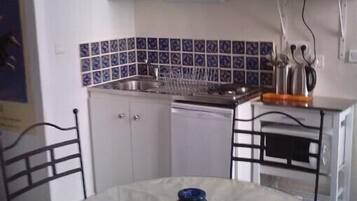 Køleskab, mikrobølgeovn, ovn, kogeplade