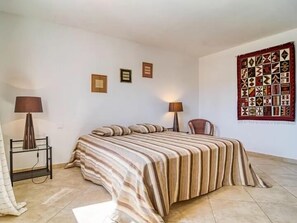 4 habitaciones, tabla de planchar con plancha y wifi gratis 