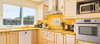 Villa provenzal reciente, 8 habitaciones, todas las comodidades con piscina