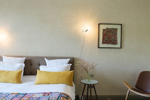 7 bedrooms, in-room safe, iron/ironing board, free WiFi
