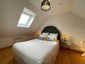 2 bedrooms, iron/ironing board, travel cot, free WiFi