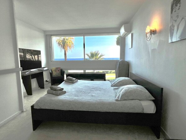 2 bedrooms, iron/ironing board, Internet, bed sheets