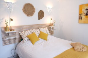 2 bedrooms, iron/ironing board, free WiFi, bed sheets