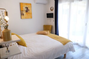 2 bedrooms, iron/ironing board, free WiFi, bed sheets
