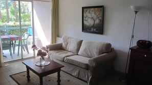 TV, DVD player, ping pong, books - Quiet apartment in Lacanau Océan for relaxing vacations (Gironde)