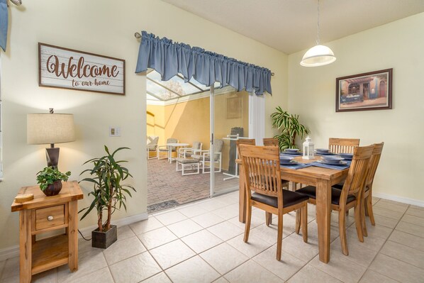 Dining - Beautiful 4 Bedroom Townhouse Near Disney! (Kissimmee)
