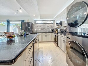 Fridge, microwave, oven, stovetop - Minutes to Beach + Free Parking + Spacious Stay (St. Pete Beach)