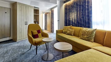 Suite, 1 Queen Bed | Hypo-allergenic bedding, desk, laptop workspace, blackout drapes