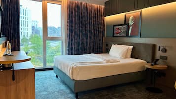 Allergikerbettwaren, Schreibtisch, laptopgeeigneter Arbeitsplatz