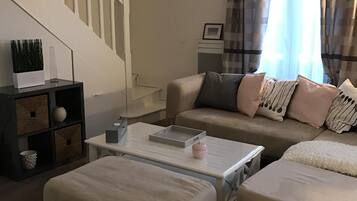 3 bedrooms, iron/ironing board, travel cot