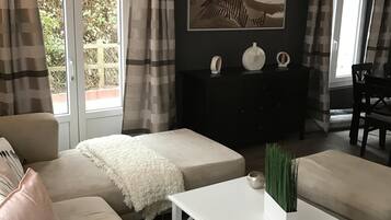 3 slaapkamers, een strijkplank/strijkijzer, reisbedje