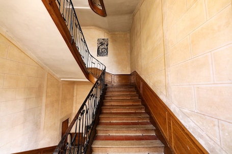 Interior. 100 m2 apartment in an old Hotel Particulier of the eighteenth century