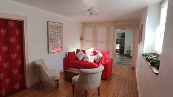 TV, DVD player, books, stereo