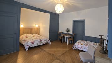 3 bedrooms, iron/ironing board, WiFi (free), bed sheets