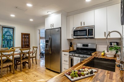 Fairhope Downtown Cottage Sleeps 10  "Walk to Town" Lots of Parking and Garage