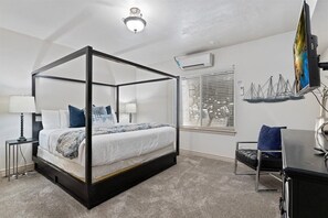 6 bedrooms, desk, iron/ironing board, free WiFi