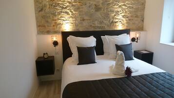 3 bedrooms, in-room safe, desk, iron/ironing board