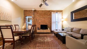 Smart TV, fireplace, stereo